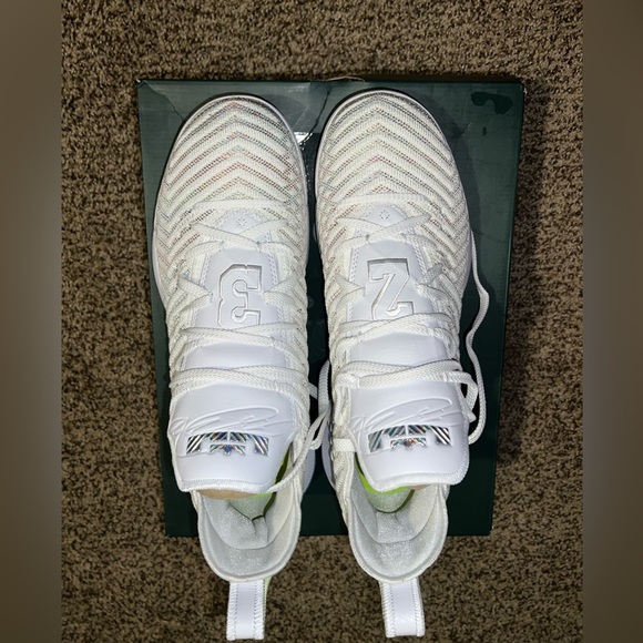 Lebrons main image 7